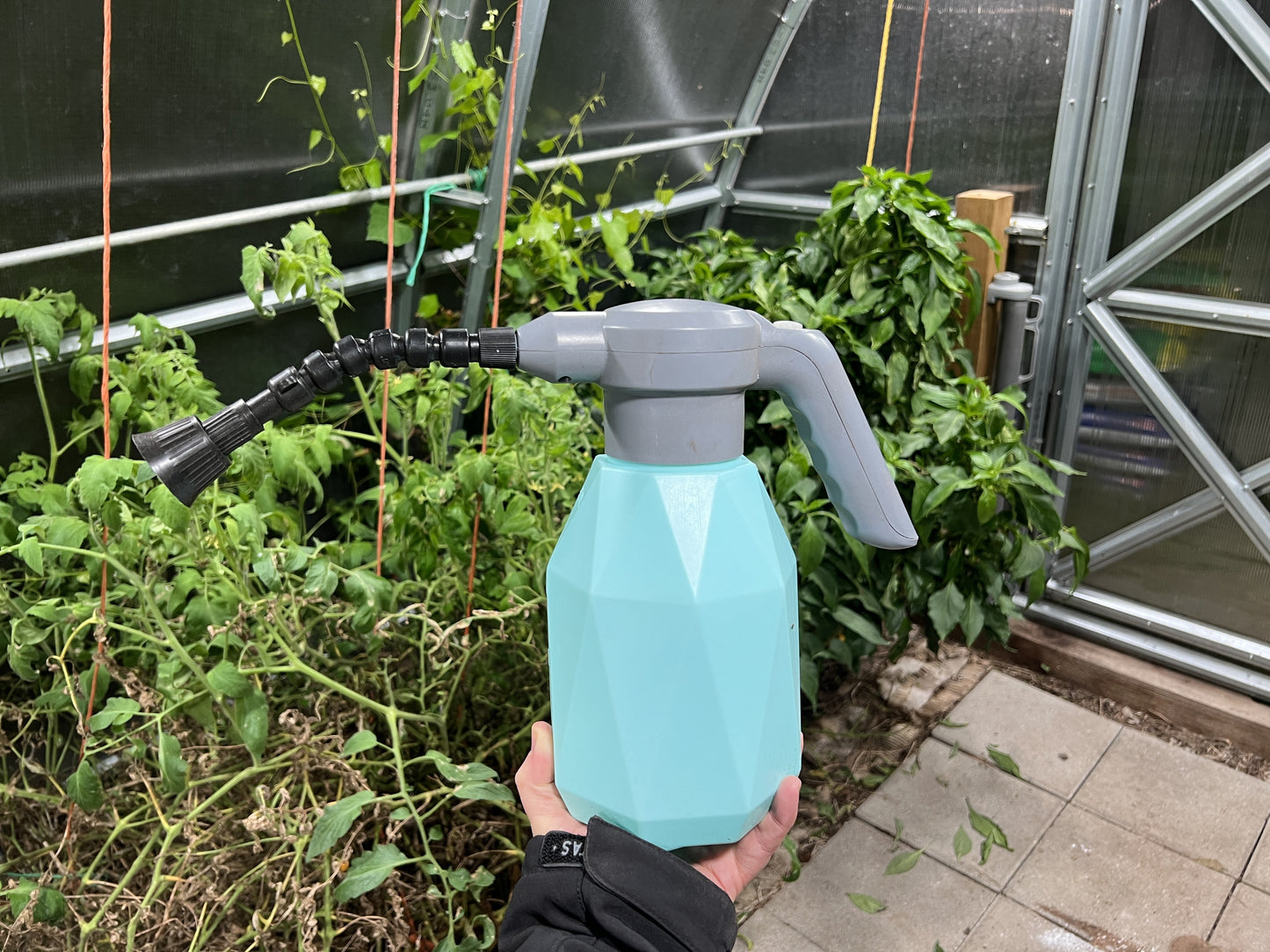 0.5 Gallon Electric Spray Bottle for Indoor/Outdoor Plants, 2L Automatic Watering Can, Rechargeable Battery Powered Mister with Adjustable Nozzle for Garden,